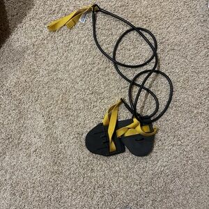 NWOT Black and Yellow Stretch Cordz With Paddles